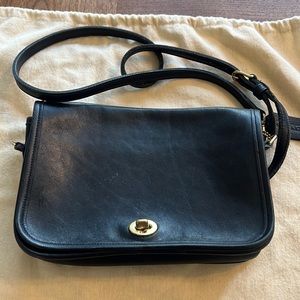 Vintage Coach saddle bag in black, barely used (crossbody or shoulder)